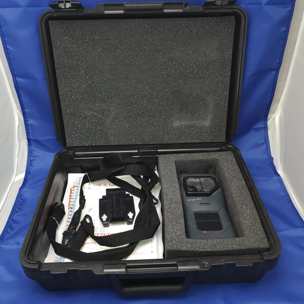 Neotronics Minigas Mk5 Multi-Gas Monitor w/Case‎ & Manual - Powers On